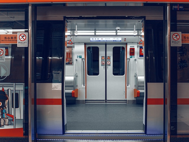武汉地铁5号线开通运营